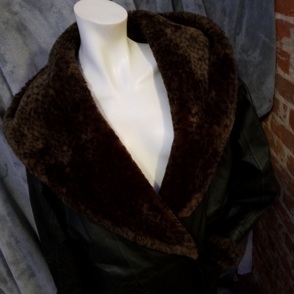 Leather jacket - Picture 7 of 16